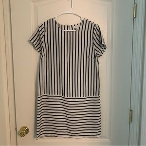Forever21 Black and White Short Sleeve dress size Medium